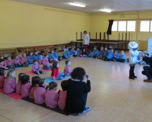 action de sensibilisation dans une école primaire